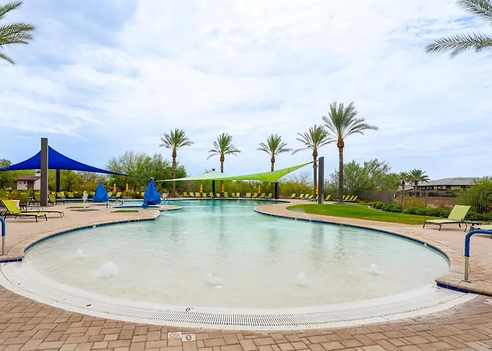Elegant W/ Various Perks In Peoria! Holiday home
