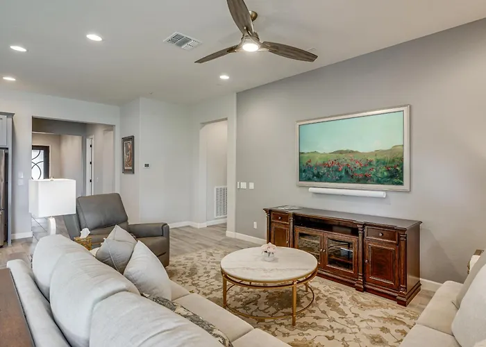 Elegant W/ Various Perks In Peoria! Holiday home *