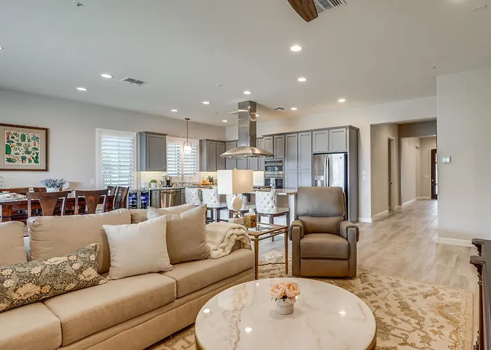 Elegant W/ Various Perks In Peoria! Holiday home *
