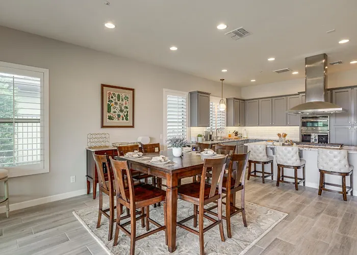 Holiday home Elegant W/ Various Perks In Peoria! *