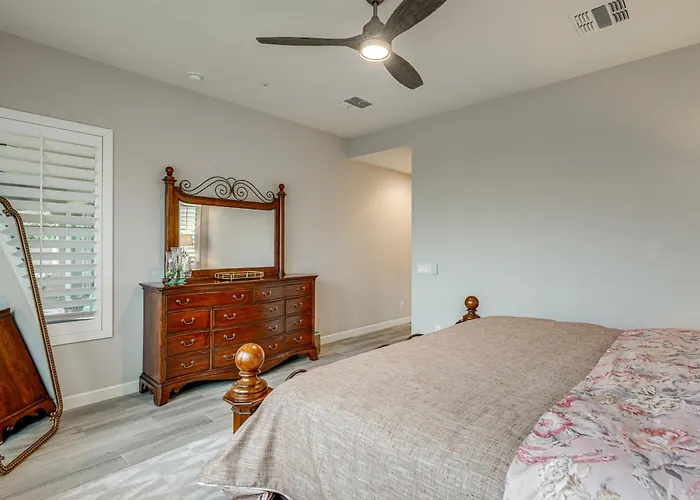 Elegant W/ Various Perks In Peoria! Holiday home Peoria
