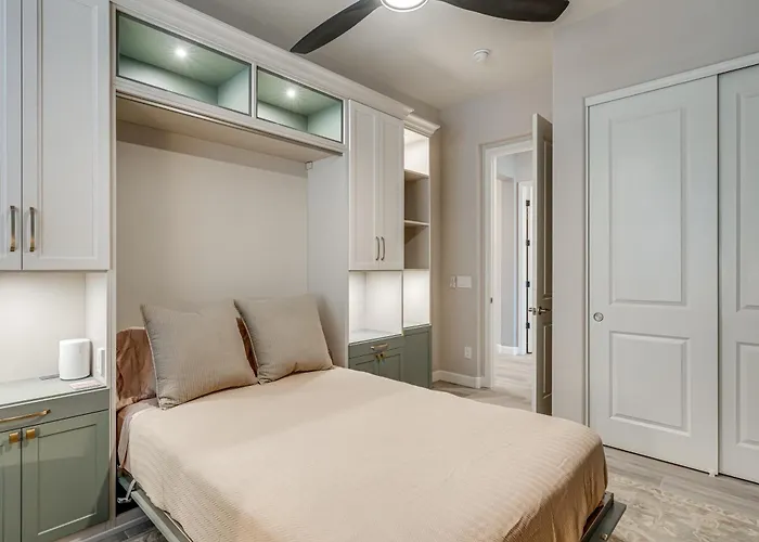 Elegant W/ Various Perks In Peoria! *