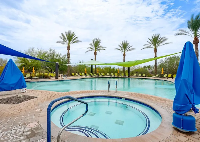Elegant W/ Various Perks In Peoria! Holiday home